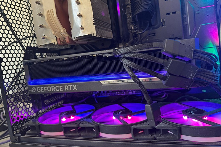 GeForce RTX 5090 может работать от адаптера с трех 8-контактных разъемов на один 12V-2x6  