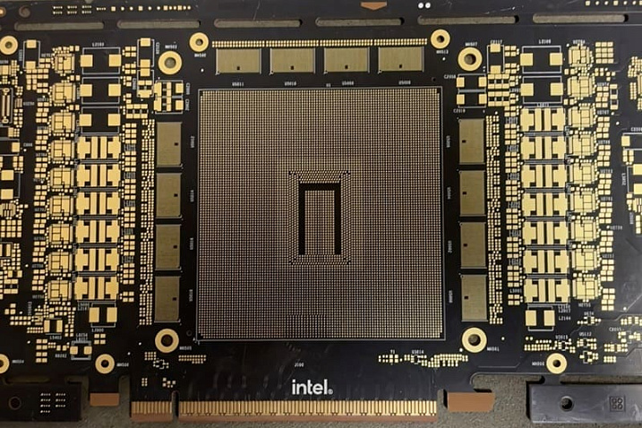 Первый взгляд на печатную плату видеокарты Intel Crescent Island