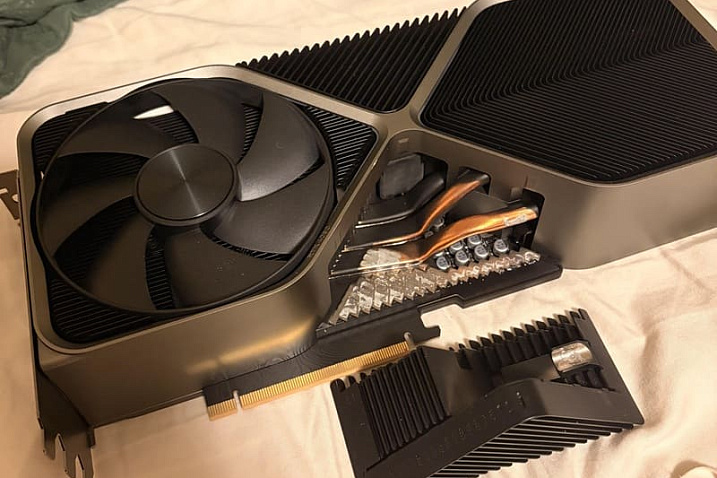 У GeForce RTX 4090 Founders Edition отвалилась часть радиатора после переноски ПК
