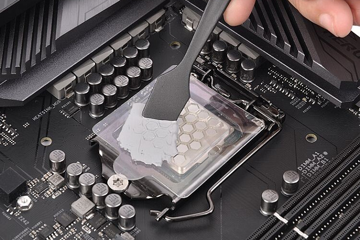 Thermaltake представила термопасту TG-30 и TG-50 с трафаретом для равномерного нанесения
