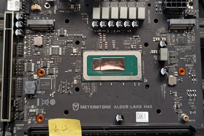 Maxun готовится выпустить настольную материнскую плату с Intel Core i5-12500H