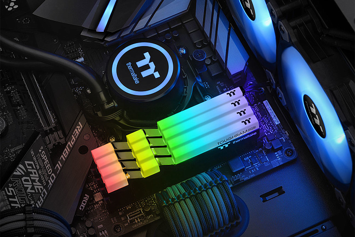 Thermaltake выпустила модули памяти TOUGHRAM RGB DDR4