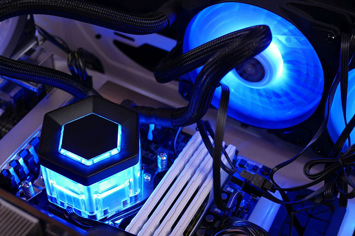Для охлаждения Intel Core i7 и Core i9 поколения Comet Lake-S потребуется система водяного охлаждения