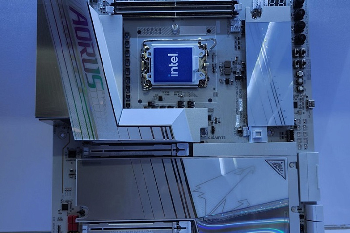 Утечка платы GIGABYTE подтверждает чипсет Z890 и название будущего семейства Intel