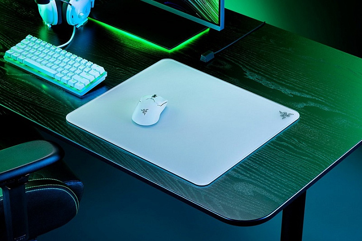 Razer выпустила игровой коврик Atlas из закаленного стекла