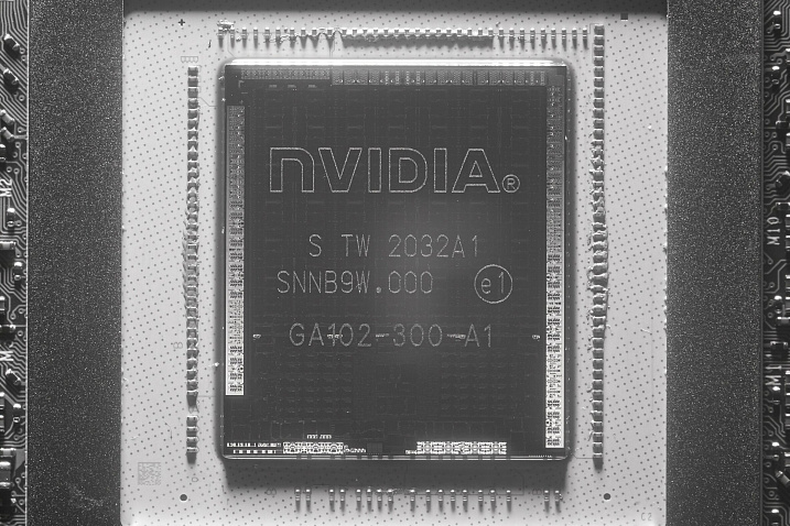Инфракрасные снимки графического процессора видеокарт NVIDIA GeForce RTX 3080 и RTX 3090