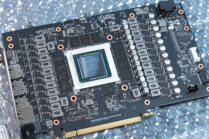 Рассматриваем печатную плату премиальной ASUS ROG Matrix GeForce RTX 4090