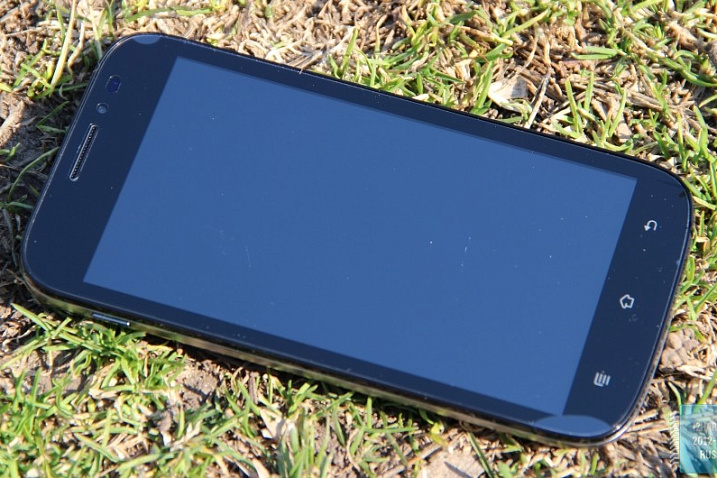 "Бюджетник с большим экраном" - обзор и тест смартфона Haier W757