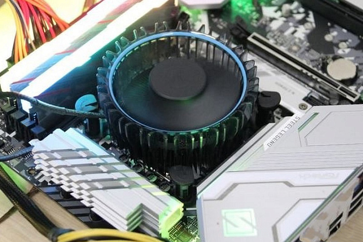 Новый боксовый кулер Intel Laminar RM1 протестирован с Core i5-12400