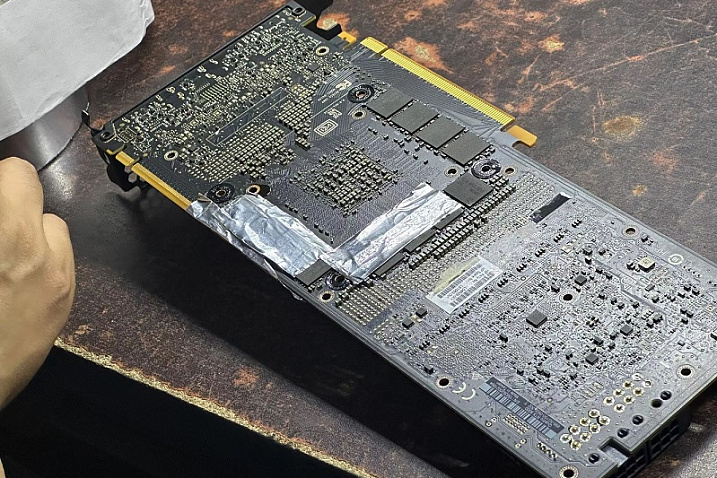 Модифицированная GeForce RTX 2080 Ti работает с 44 Гбайтами видеопамяти