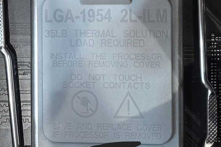 Впервые сокет Intel LGA1954 для процессоров Nova Lake попал в объектив камеры