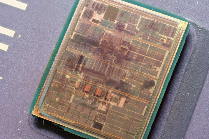 На процессорах AMD Athlon K7 выгравированы револьвер и штат Техас