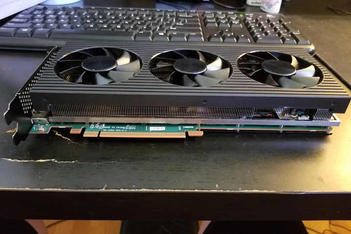 Смотрим на внешний вид AMD Radeon RX 6800 XT, используемой в компьютерах Dell Alienware