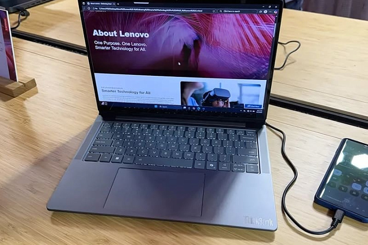 У концептуального ноутбука Lenovo ThinkBook VertiFlex есть поворотный дисплей