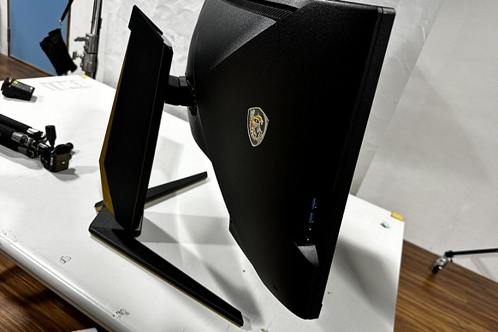 Первый взгляд на премиальный монитор MSI MEG 342C