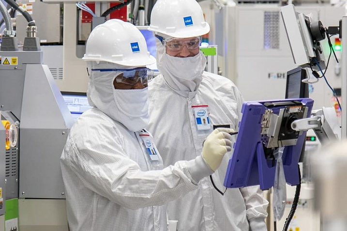 Intel сокращает персонал своего литейного подразделения