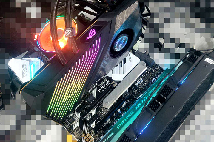 Первая фотография видеокарты ASUS ROG STRIX LC Radeon RX 6800 XT