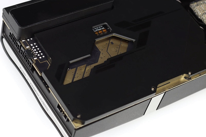 Некоторые нереференсные модели GeForce RTX 3090 Ti оснащаются двумя разъемами 12VHPWR