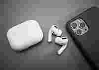 Засыпая с AirPods вы рискуете их проглотить