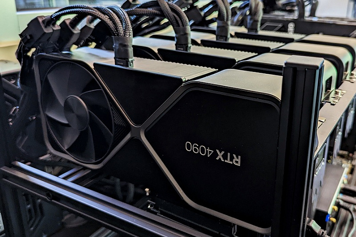 Система с семью NVIDIA GeForce RTX 4090 потребляет почти 3000 Вт в нагрузке