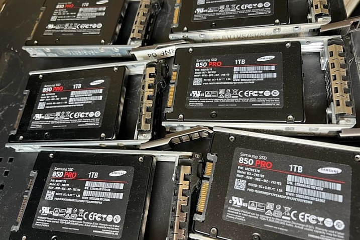Шесть накопителей Samsung 850 PRO были найдены на мусорке