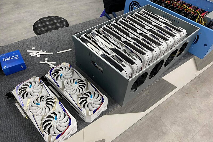 ASUS GeForce RTX 3080 GUNDAM Edition продаются в составе готовых ферм для майнинга
