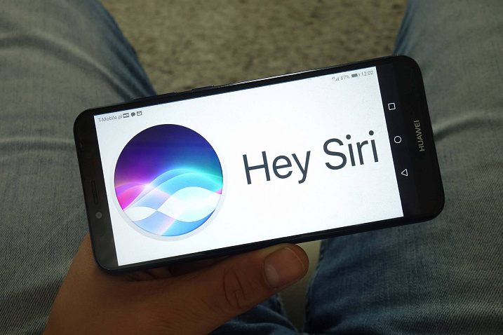 Работники Apple прослушивают разговоры пользователей с Siri