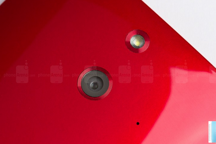 Смартфон  HTC One (Е8) обзаведется приложением Eye