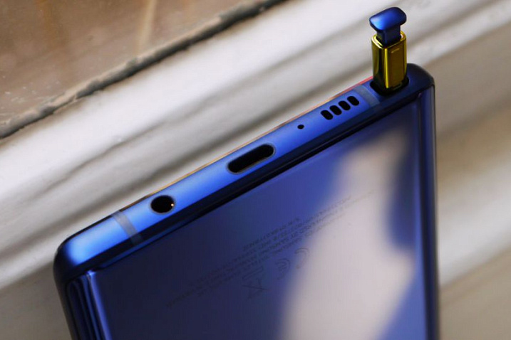 Samsung Galaxy Note 10, судя по фотографиям чехлов, выйдет без разъема для наушников