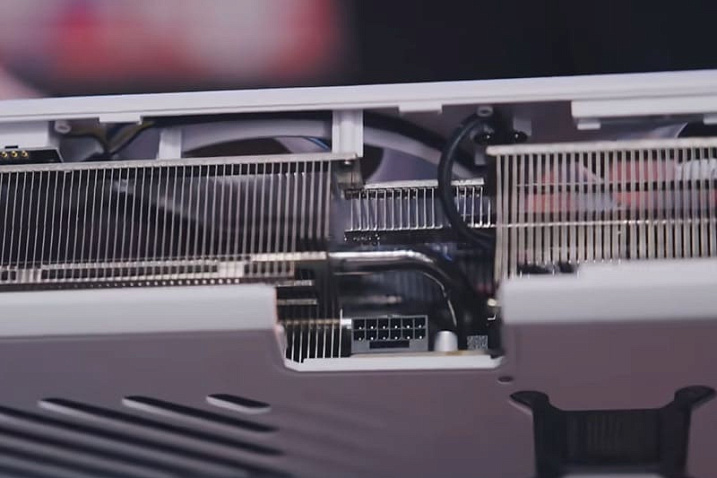 Inno3D и AXGaming показали RTX 5070 Ti с полностью скрытым кабелем питания