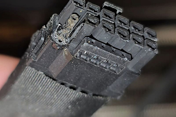 У железного блогера сгорел разъём 12V-2x6 и на NVIDIA RTX 4090, и на AMD RX 9070 XT