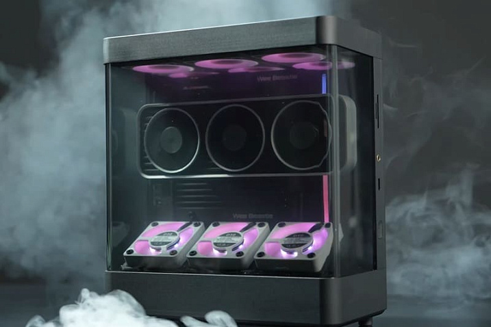 Маленький ПК Wee Beastie Mini Fishtank полагается на RTX 4070 форм-фактора MXM