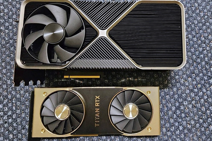 Прототип NVIDIA GeForce RTX 4090 Ti/TITAN ADA вновь был сфотографирован