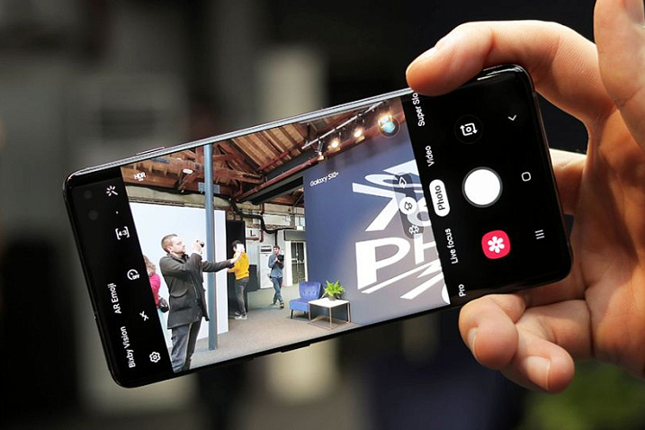 Samsung запатентовала телефон с круговым дисплеем