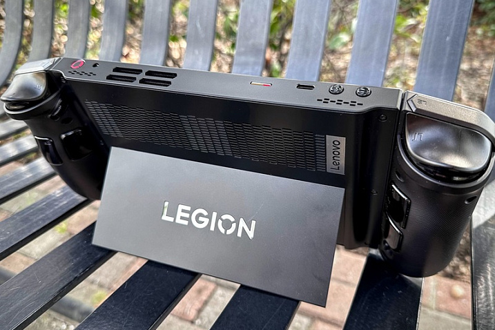 Портативная консоль Lenovo Legion Go может получить облегченную версию