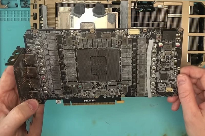 Пользователь купил NVIDIA GeForce RTX 5090 за $2000, у которой нет процессора и памяти