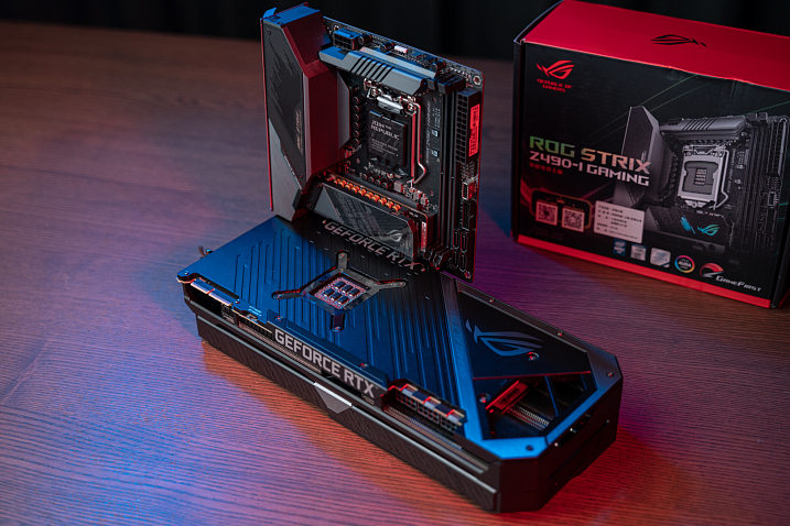 Фотосет ASUS ROG STRIX RTX 3090 демонстрирует огромные размеры видеокарты
