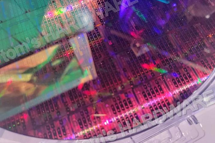 На Intel Innovation была показана пластина с 34-ядерными кристаллами Raptor Lake