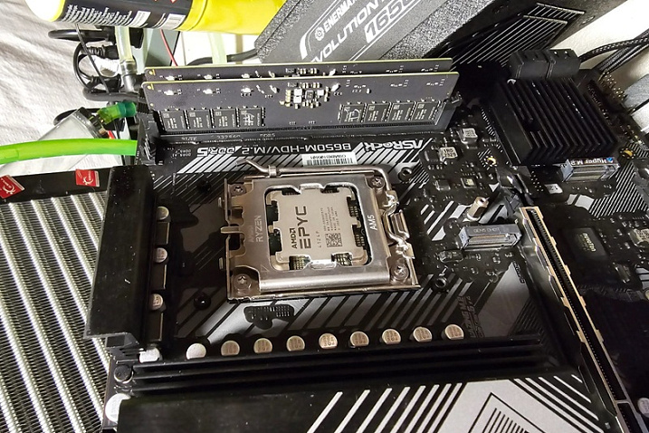 4-ядерный AMD EPYC 4124P разогнан до 6.7 GHz на потребительской материнской плате
