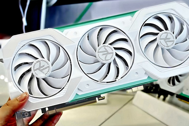 Первая бескабельная видеокарта ASUS GeFroce RTX 4070 BTF будет выпущена завтра
