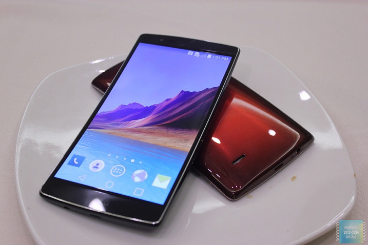 LG G Flex 2 поступил в продажу