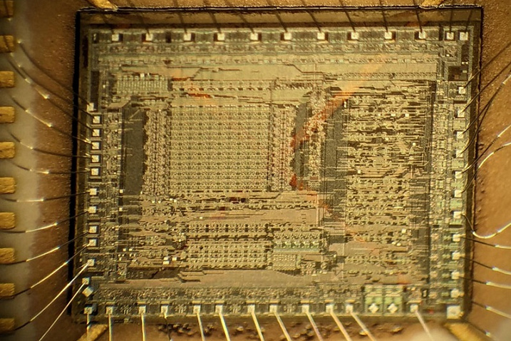 Прозрачный процессор HP 1977 года изготовлен на основе сапфировой подложки