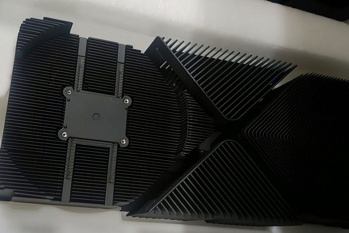 Wccftech: фотографии радиатора для видеокарты NVIDIA GeForce RTX 4090 Ti