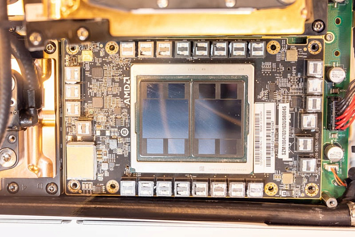 Первые фотографии ускорителя AMD Instinct MI250X