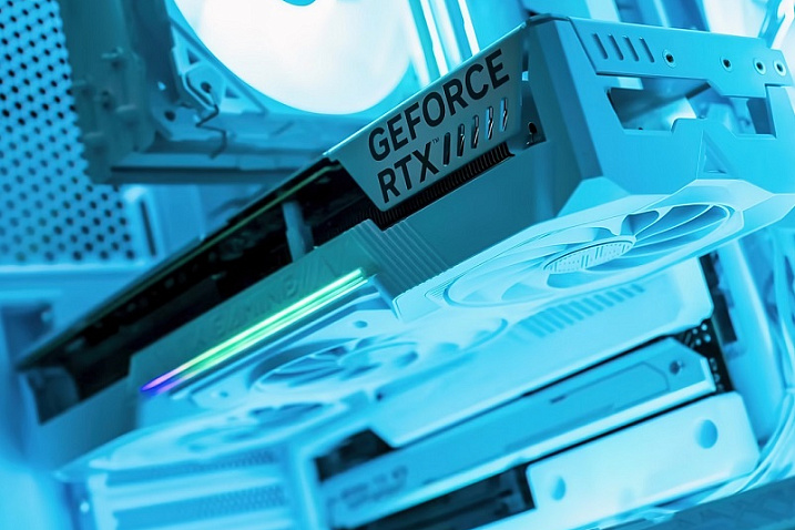 ASUS начнет продажи GeForce RTX 4070 с уникальным разъемом питания этой осенью