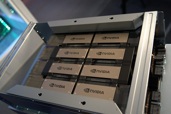 Глава NVIDIA подтверждает использование СЖО в системах DGX следующего поколения