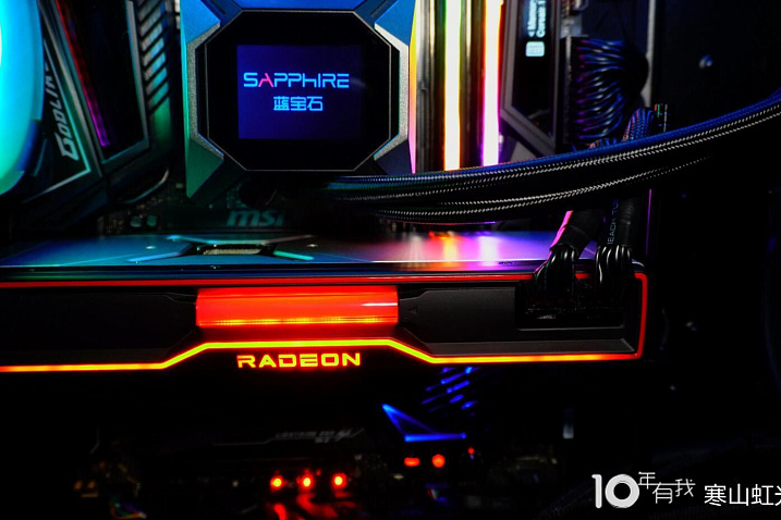 Референсная видеокарта AMD Radeon RX 6900 XT LC на 5% производительней простой RX 6900 XT