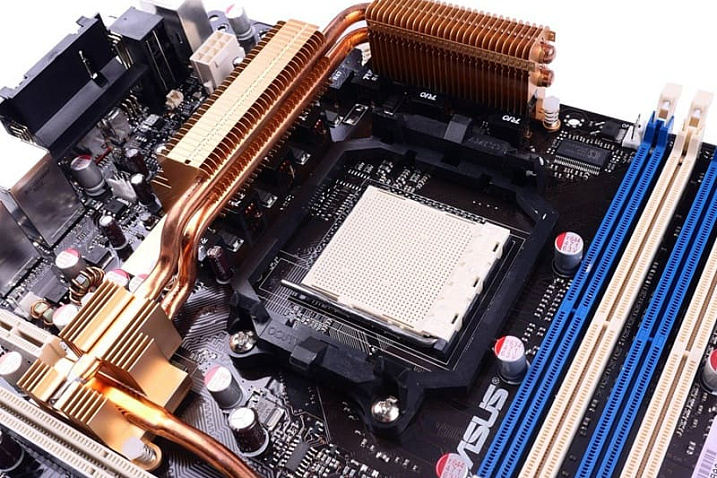 ASUS тизерит материнскую плату Crosshair в честь 20-летия бренда Republic of Gamers