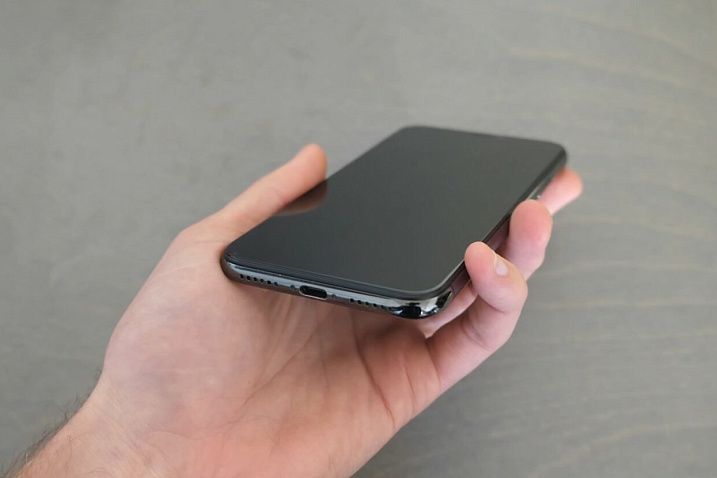Модифицированный iPhone c USB-C выставили на аукцион