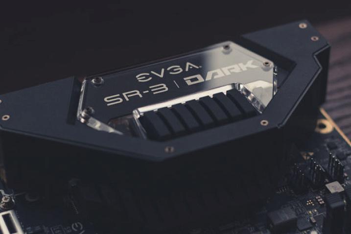 EVGA SR-3 DARK может стать лучшей материнской платой для процессора Xeon W-3175X